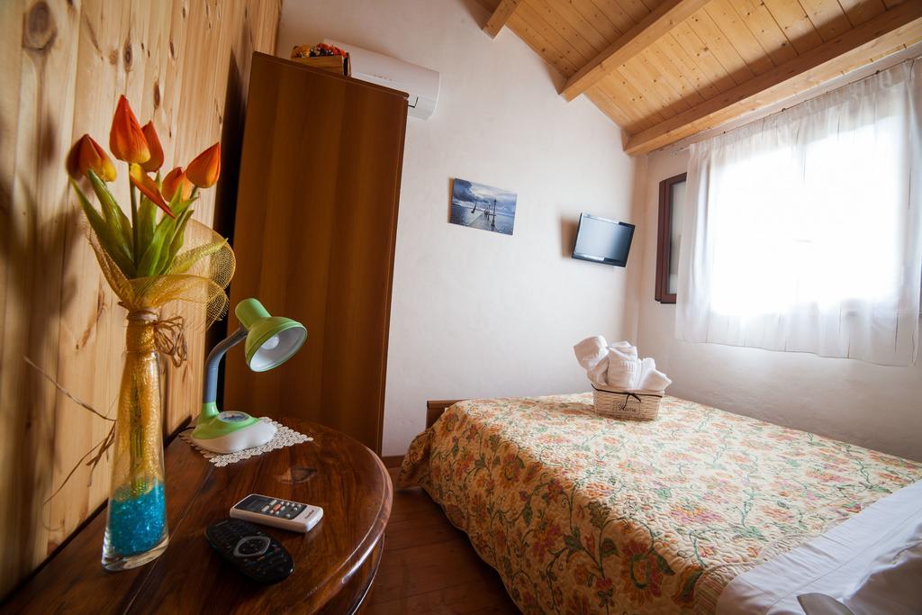 Acqua Di Mare Bed and Breakfast Locogrande Δωμάτιο φωτογραφία